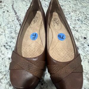 Life Stride Women's Brown Flats